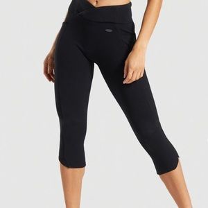 Black Gymshark cropped leggings with pockets!